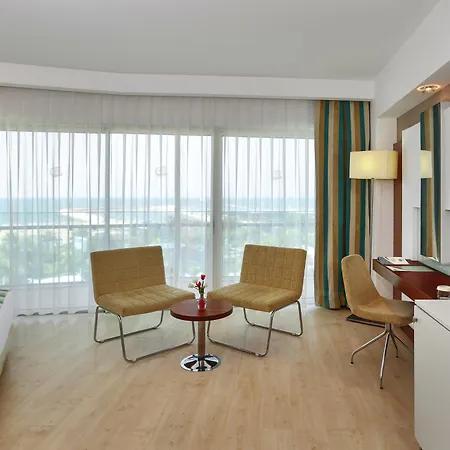 فندق وسبا سونيس إفرين الشاطئي